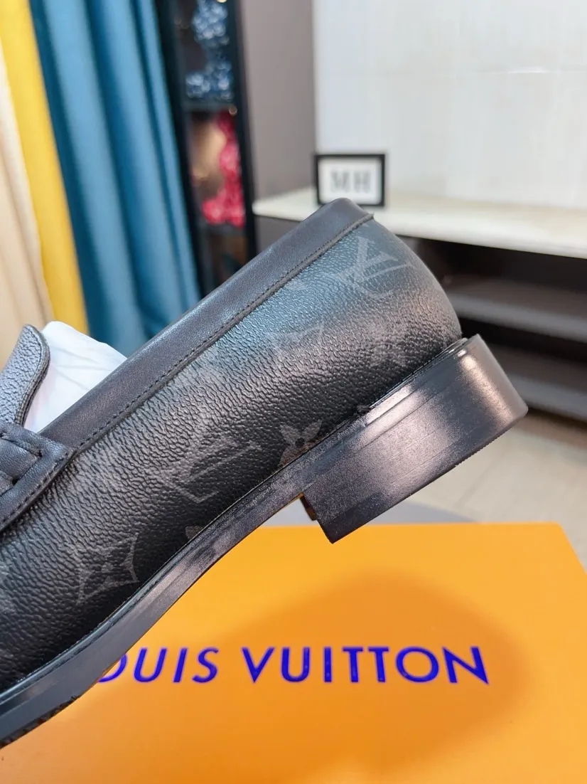 Ex-factory price 720🌹🌹High version [LV] Louis Vuitton's popular casual leather shoes🎖Fashionable and elegant🎖🎖Material: Original imported open-edge beaded cowhide, washed cowhide leather lining, original open-molded rubber outsole, high-end and classy, ​​elegant quality, instantly transforming into a handsome man ❤❤Standard\nNumber: 38-44